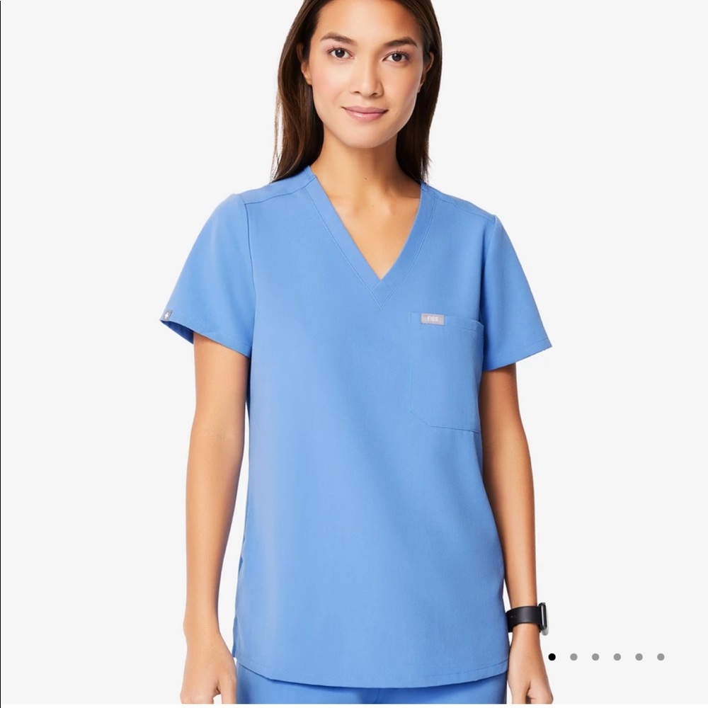 FIGS : Caterina One-Pocket Scrub Top - Ceil Blue